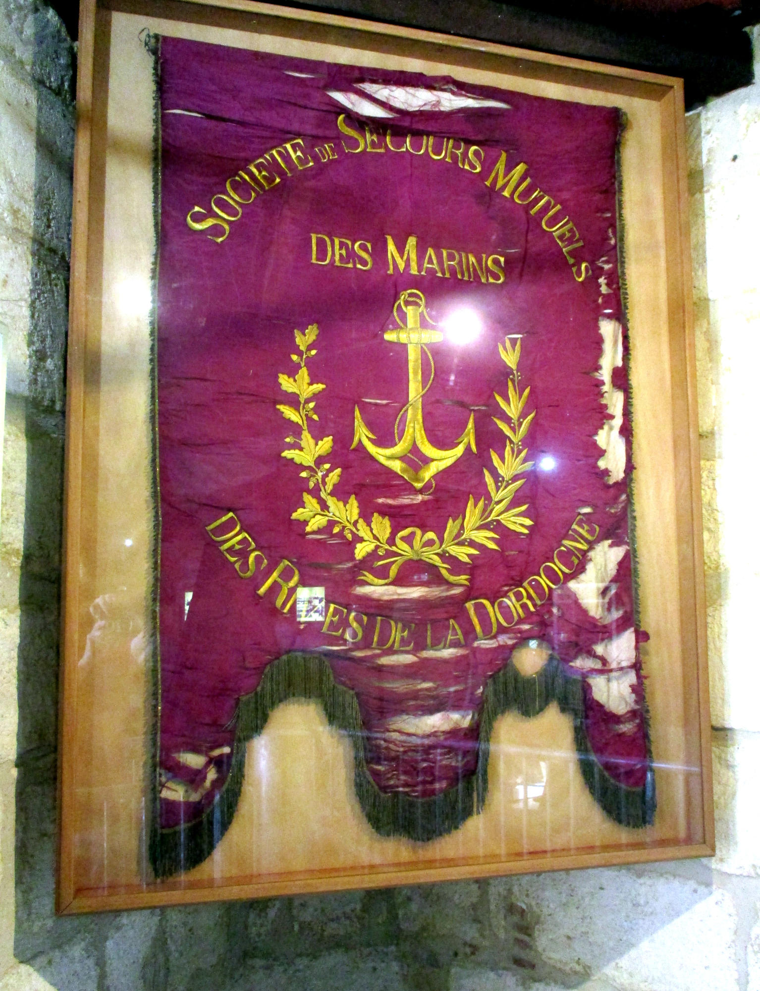 09_-_Blason_Secours_-_Musee_de_la_Dordogne_bateliere.JPG